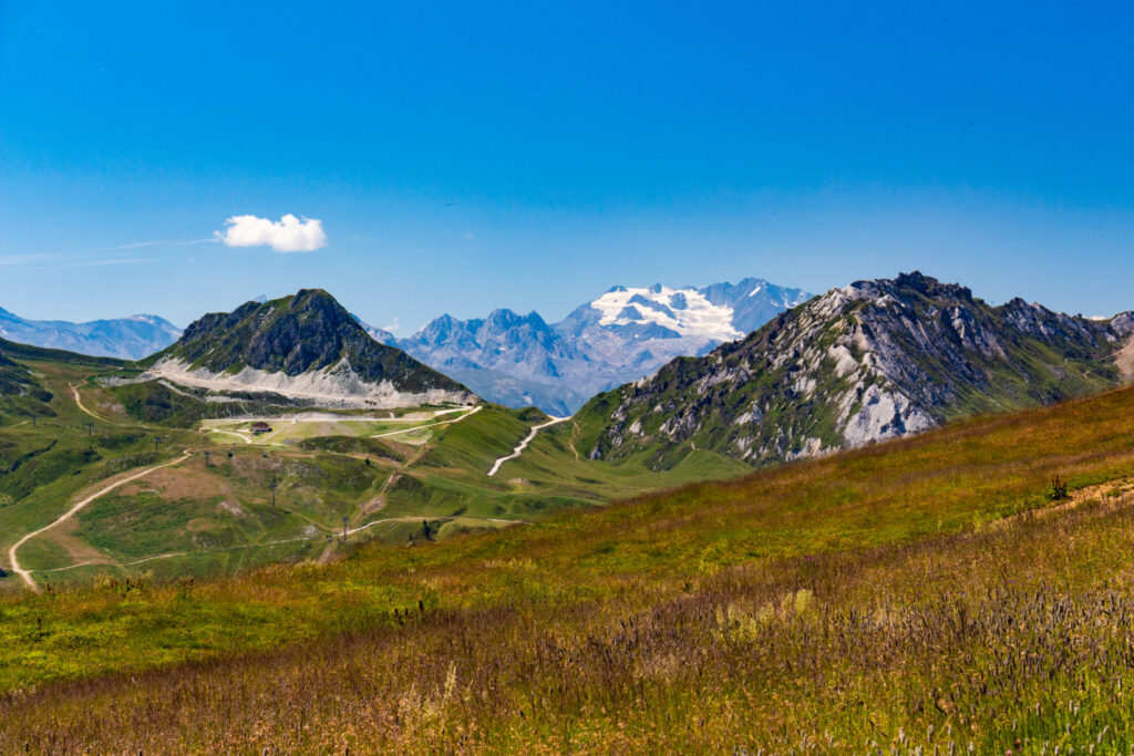 Photo montrant les Alpes depuis le Mont Saint-Jacques